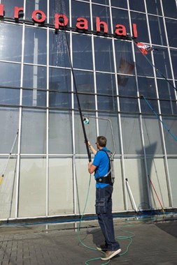 Waspak en glazenwassersbril